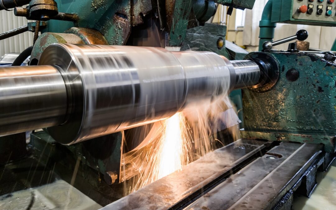 Processing and manufacturing of a shaft with an abrasive stone on a circular grinding machine, sparks are cooled by a liquid